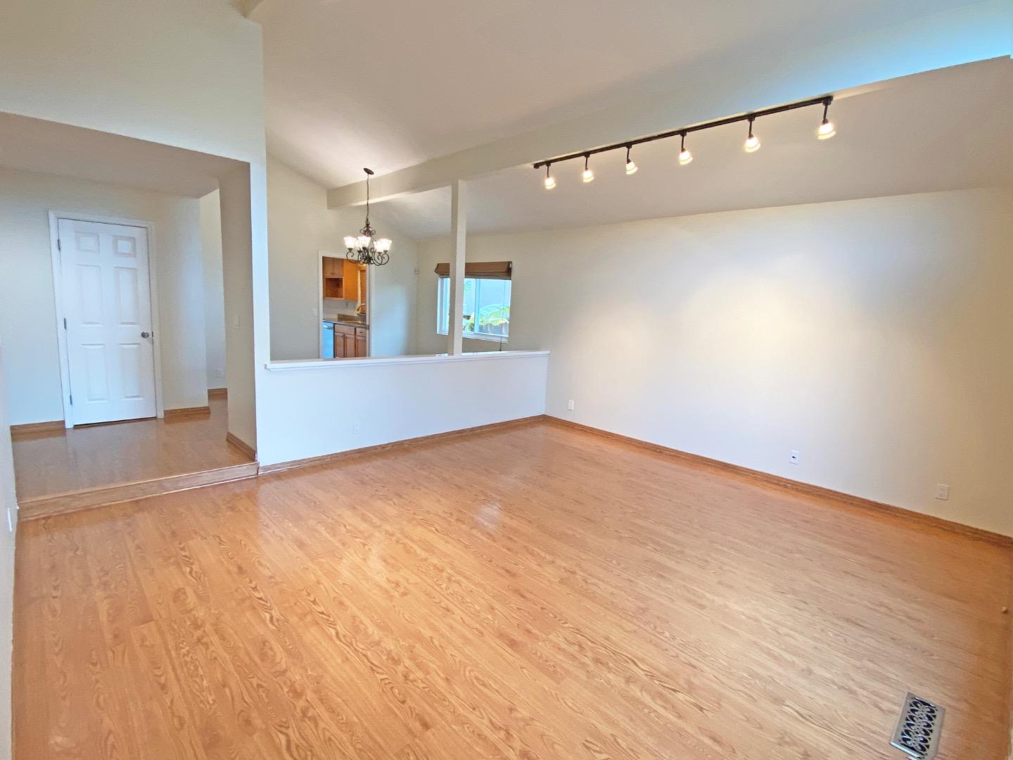 Detail Gallery Image 5 of 23 For 3042 Fowler Rd, San Jose,  CA 95135 - 3 Beds | 2 Baths