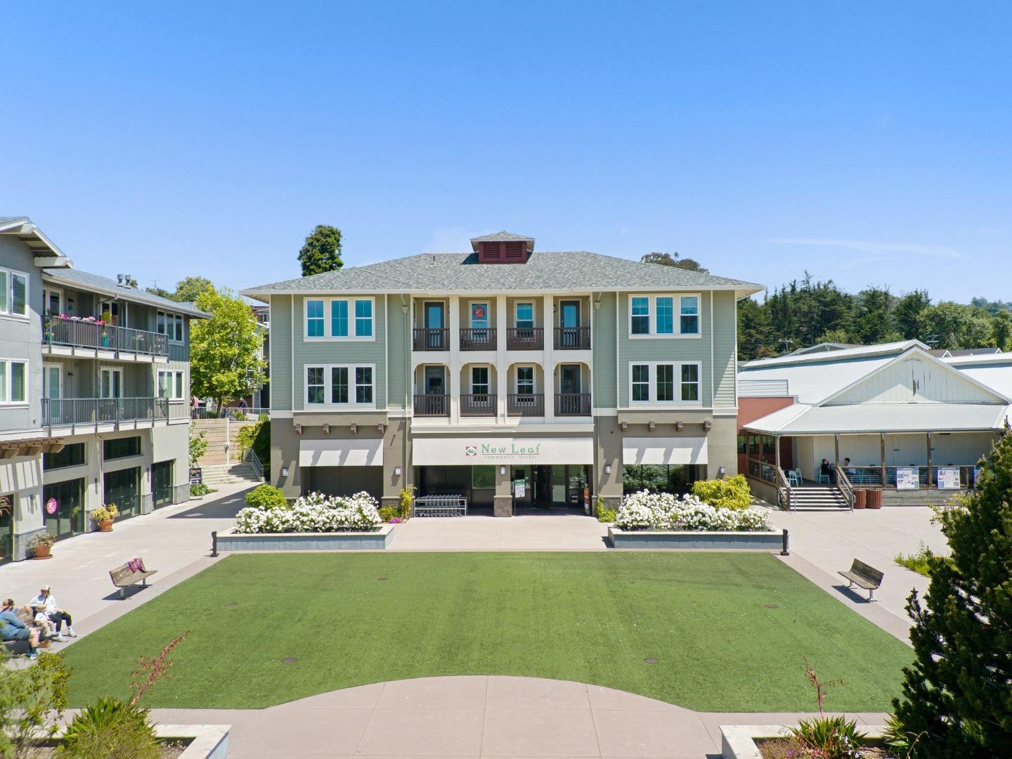 Detail Gallery Image 2 of 32 For 141 Aptos Village Way #302,  Aptos,  CA 95003 - 1 Beds | 1 Baths