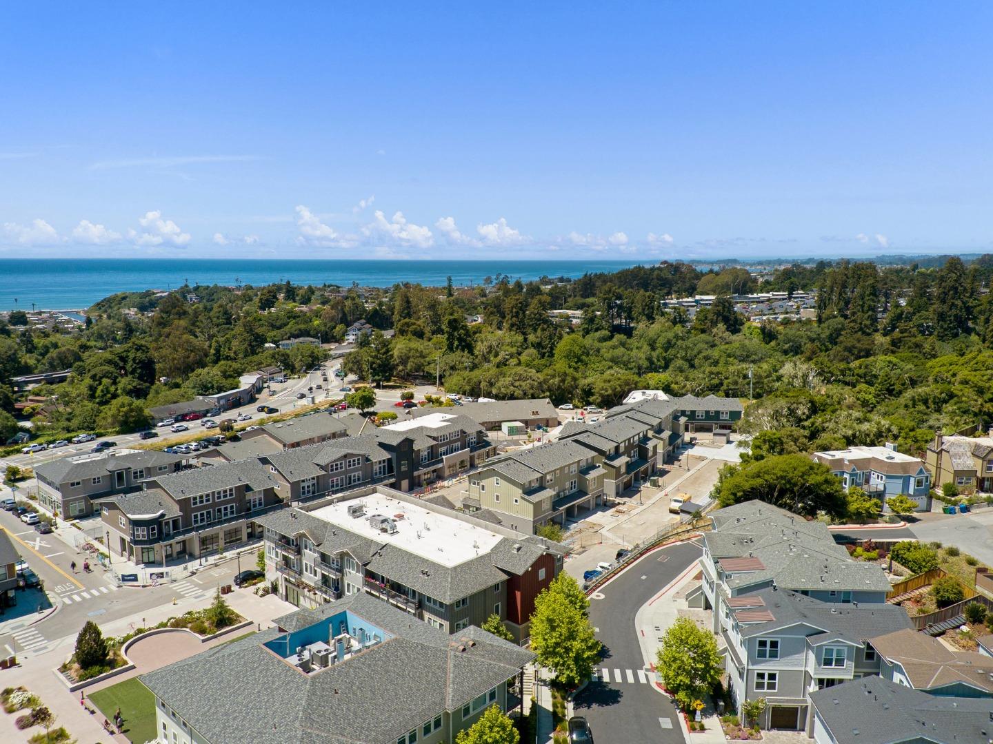 Detail Gallery Image 22 of 32 For 141 Aptos Village Way #302,  Aptos,  CA 95003 - 1 Beds | 1 Baths