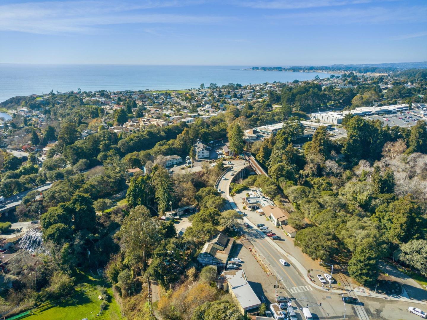 Detail Gallery Image 25 of 32 For 141 Aptos Village Way #302,  Aptos,  CA 95003 - 1 Beds | 1 Baths