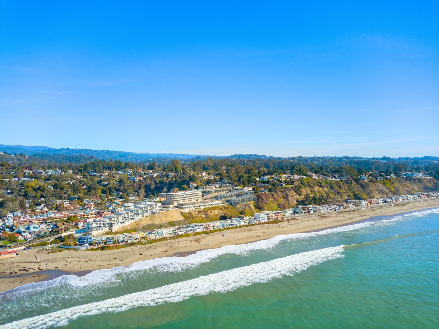 Detail Gallery Image 28 of 32 For 141 Aptos Village Way #302,  Aptos,  CA 95003 - 1 Beds | 1 Baths