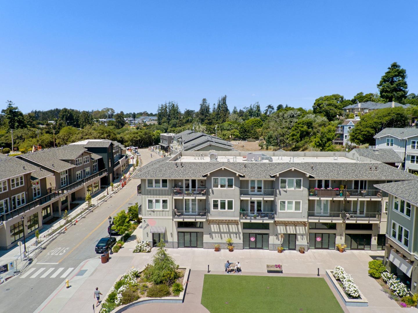 Detail Gallery Image 3 of 32 For 141 Aptos Village Way #302,  Aptos,  CA 95003 - 1 Beds | 1 Baths