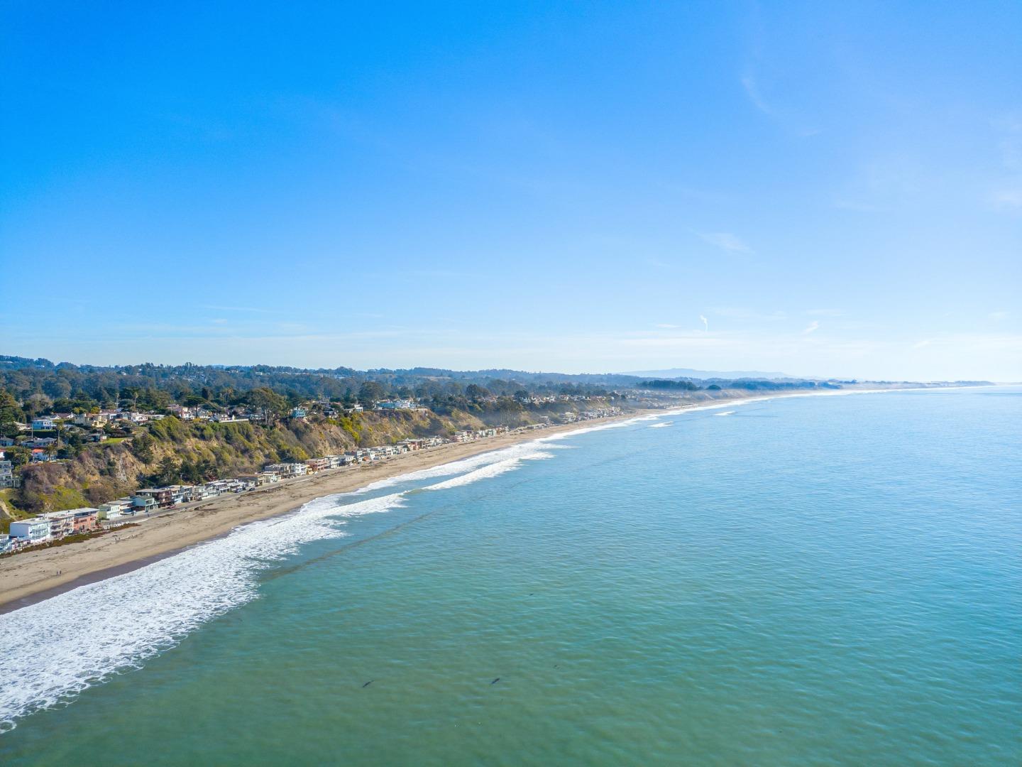 Detail Gallery Image 30 of 32 For 141 Aptos Village Way #302,  Aptos,  CA 95003 - 1 Beds | 1 Baths
