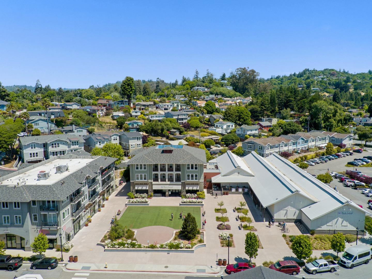 Detail Gallery Image 4 of 32 For 141 Aptos Village Way #302,  Aptos,  CA 95003 - 1 Beds | 1 Baths