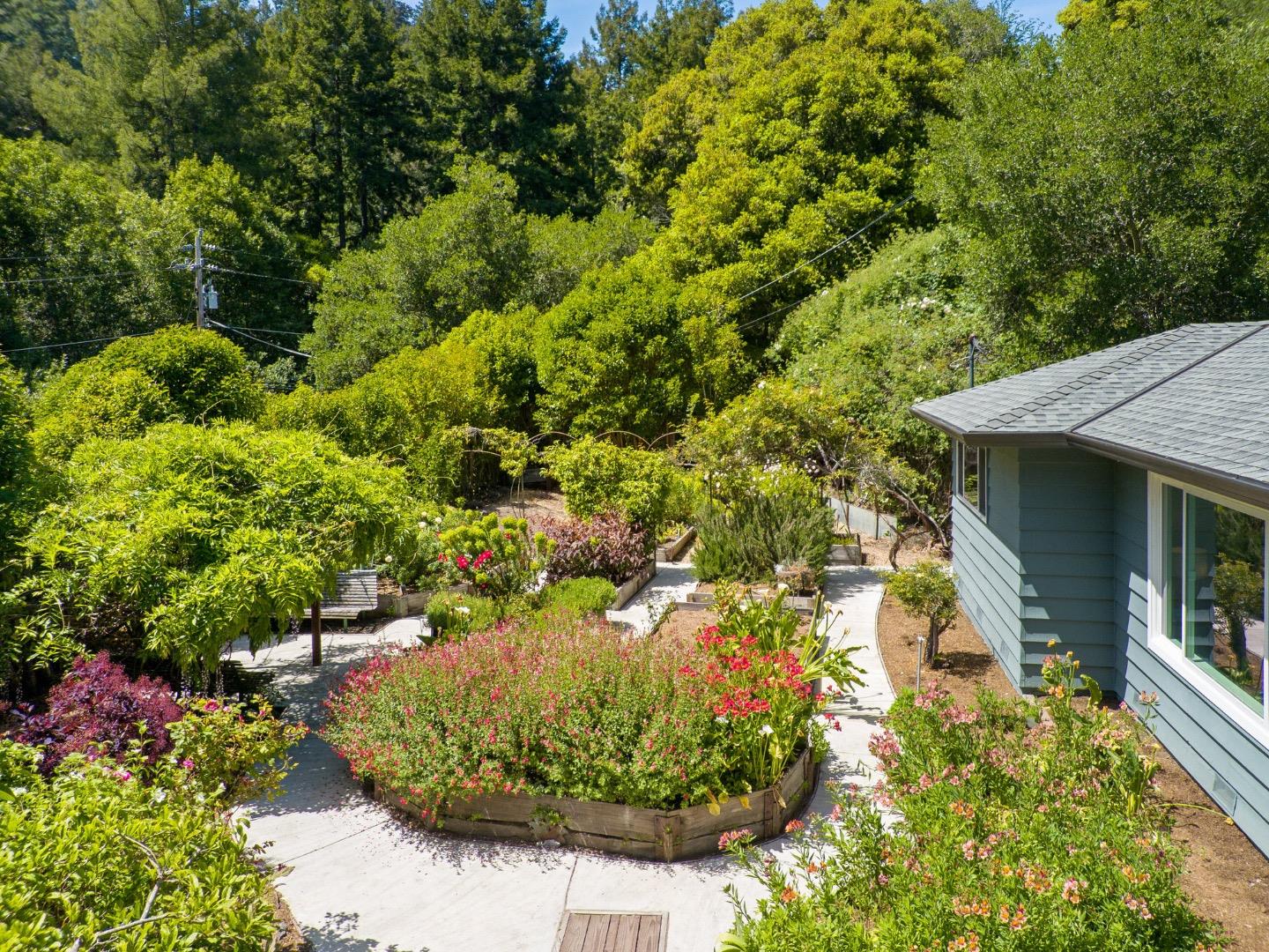 Detail Gallery Image 4 of 63 For 390 Glen Canyon Rd, Santa Cruz,  CA 95060 - 4 Beds | 3 Baths
