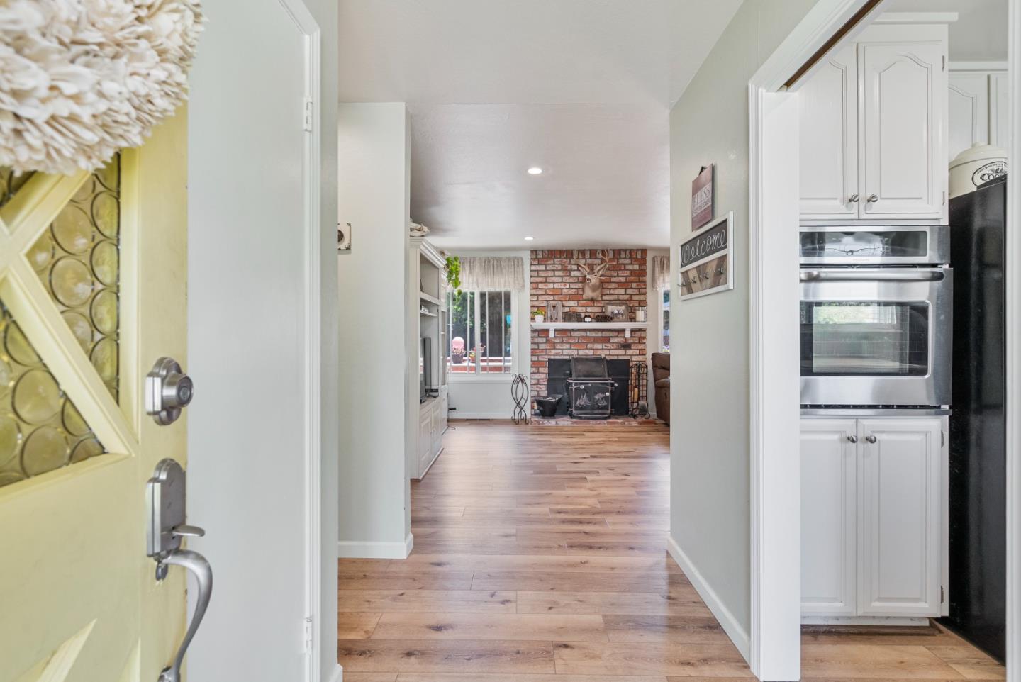 Detail Gallery Image 11 of 52 For 1111 Westward Dr, Hollister,  CA 95023 - 3 Beds | 2 Baths