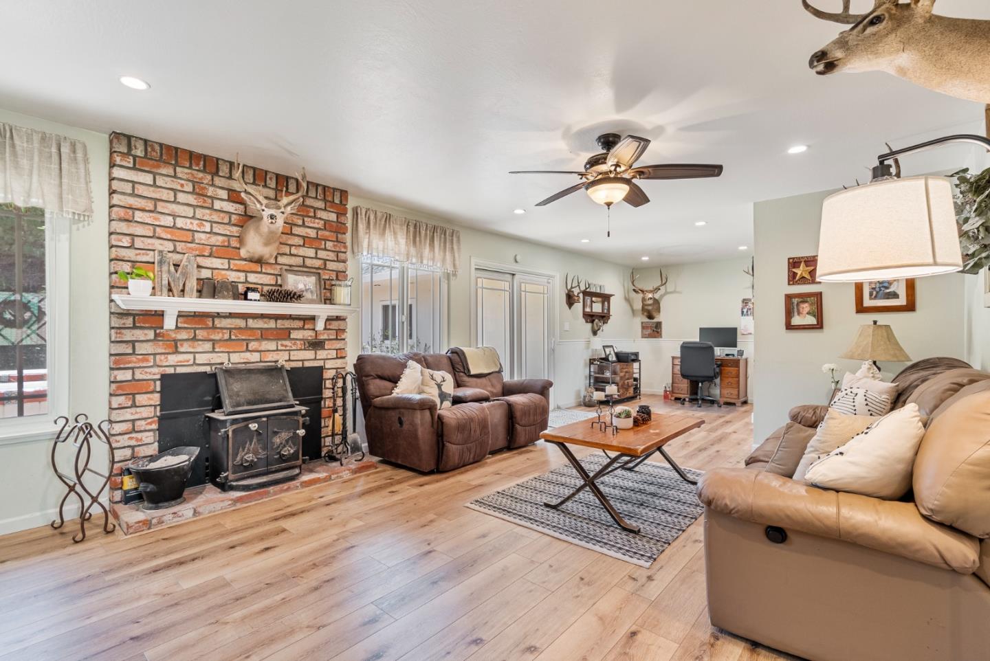 Detail Gallery Image 13 of 52 For 1111 Westward Dr, Hollister,  CA 95023 - 3 Beds | 2 Baths