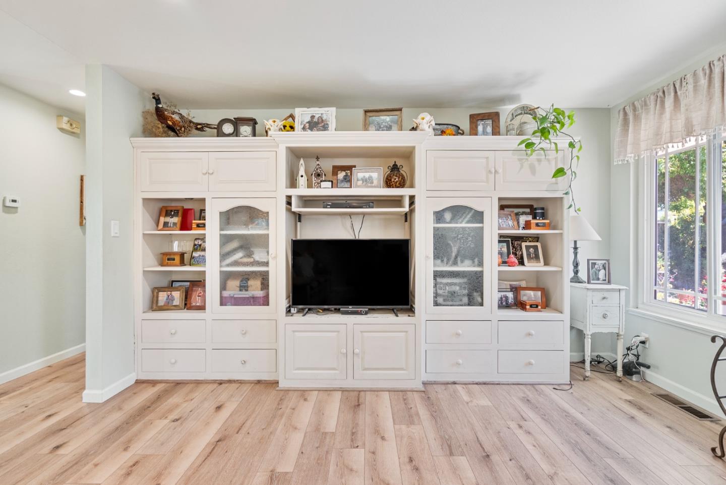 Detail Gallery Image 15 of 52 For 1111 Westward Dr, Hollister,  CA 95023 - 3 Beds | 2 Baths