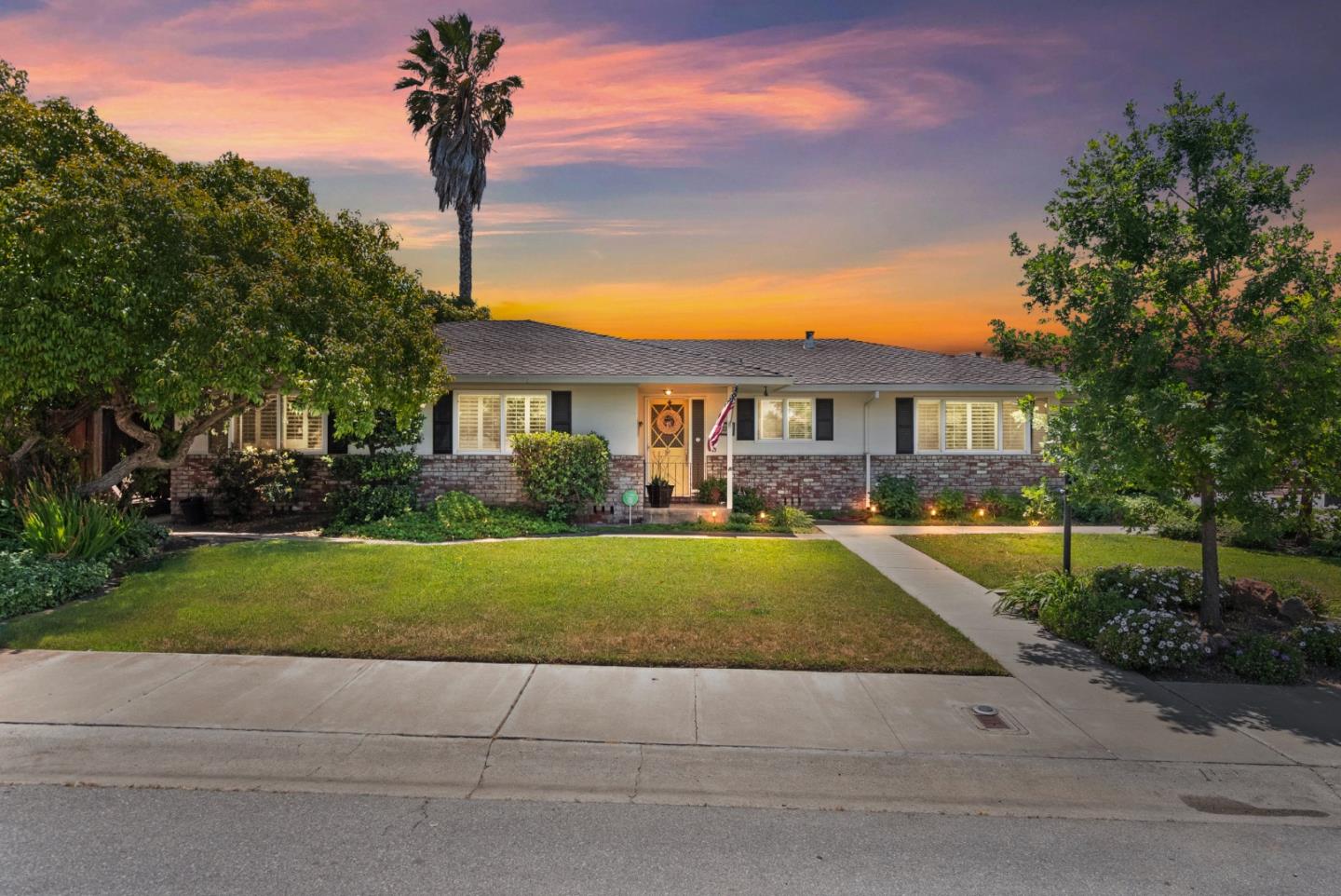Detail Gallery Image 2 of 52 For 1111 Westward Dr, Hollister,  CA 95023 - 3 Beds | 2 Baths