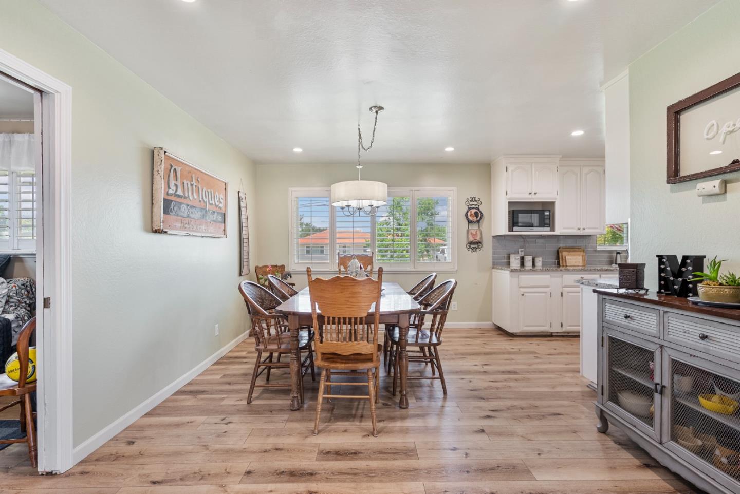 Detail Gallery Image 21 of 52 For 1111 Westward Dr, Hollister,  CA 95023 - 3 Beds | 2 Baths