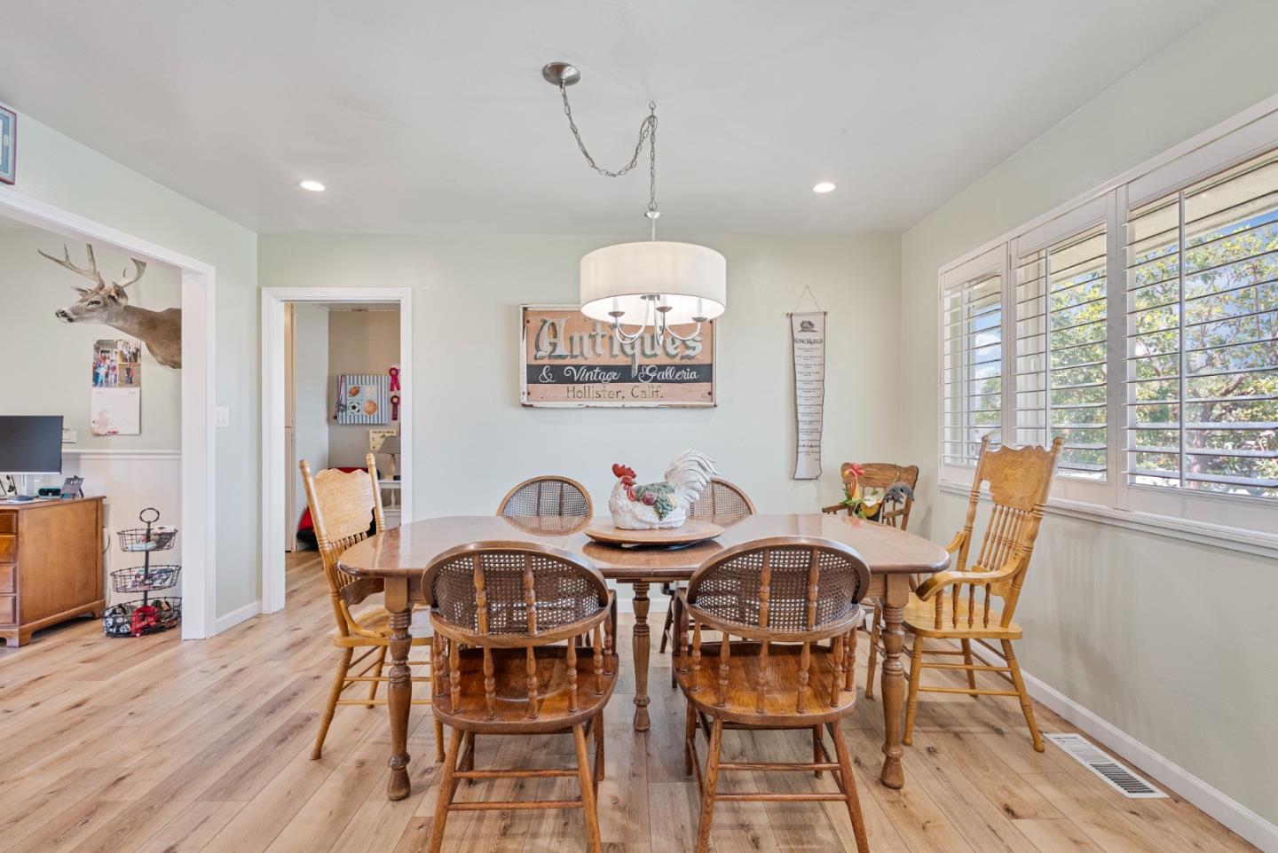 Detail Gallery Image 22 of 52 For 1111 Westward Dr, Hollister,  CA 95023 - 3 Beds | 2 Baths
