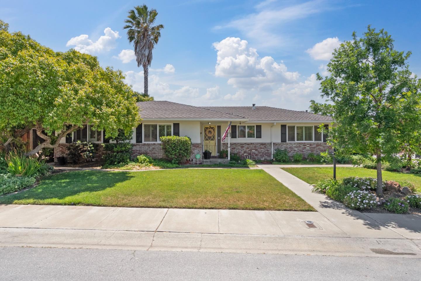 Detail Gallery Image 3 of 52 For 1111 Westward Dr, Hollister,  CA 95023 - 3 Beds | 2 Baths