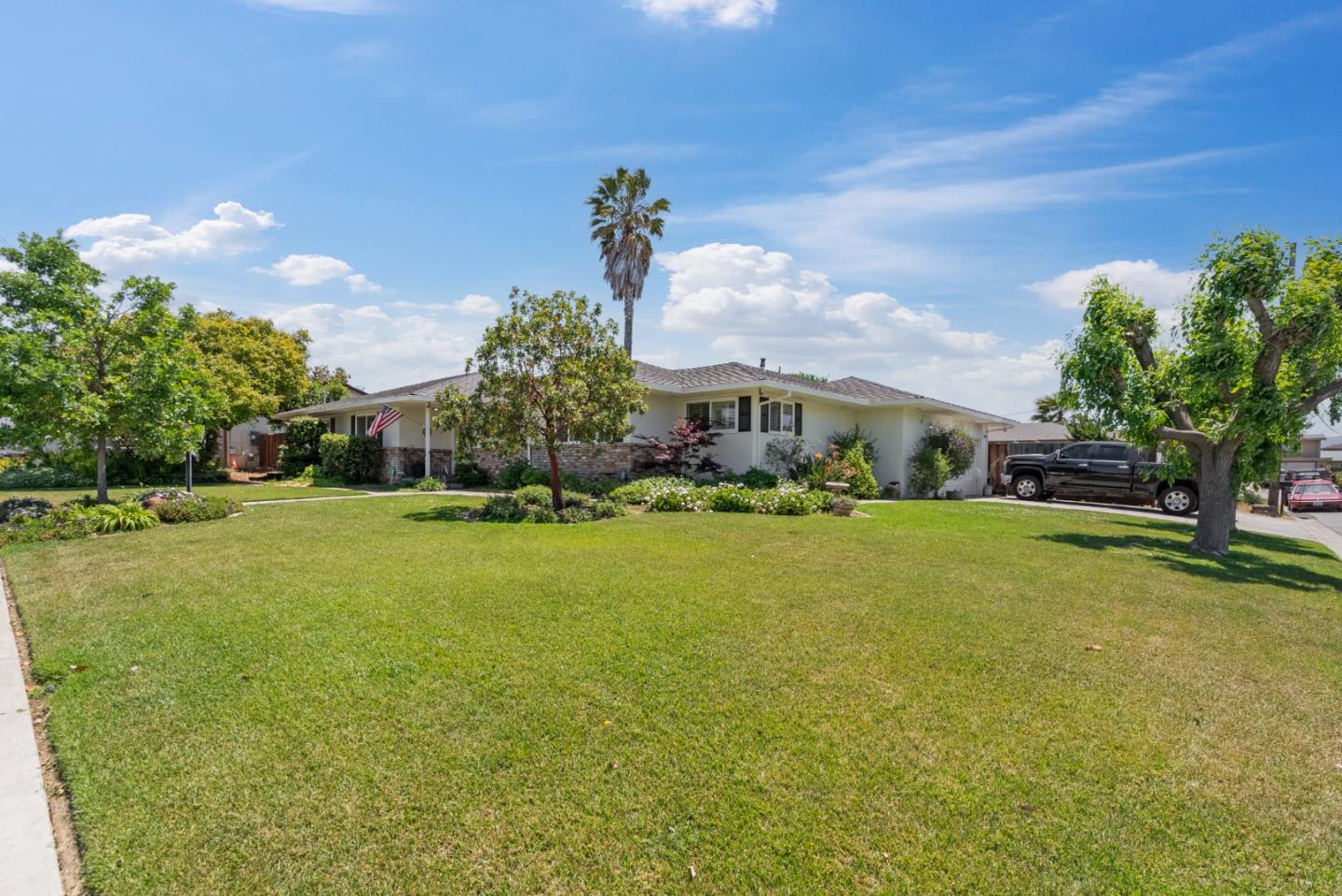 Detail Gallery Image 6 of 52 For 1111 Westward Dr, Hollister,  CA 95023 - 3 Beds | 2 Baths