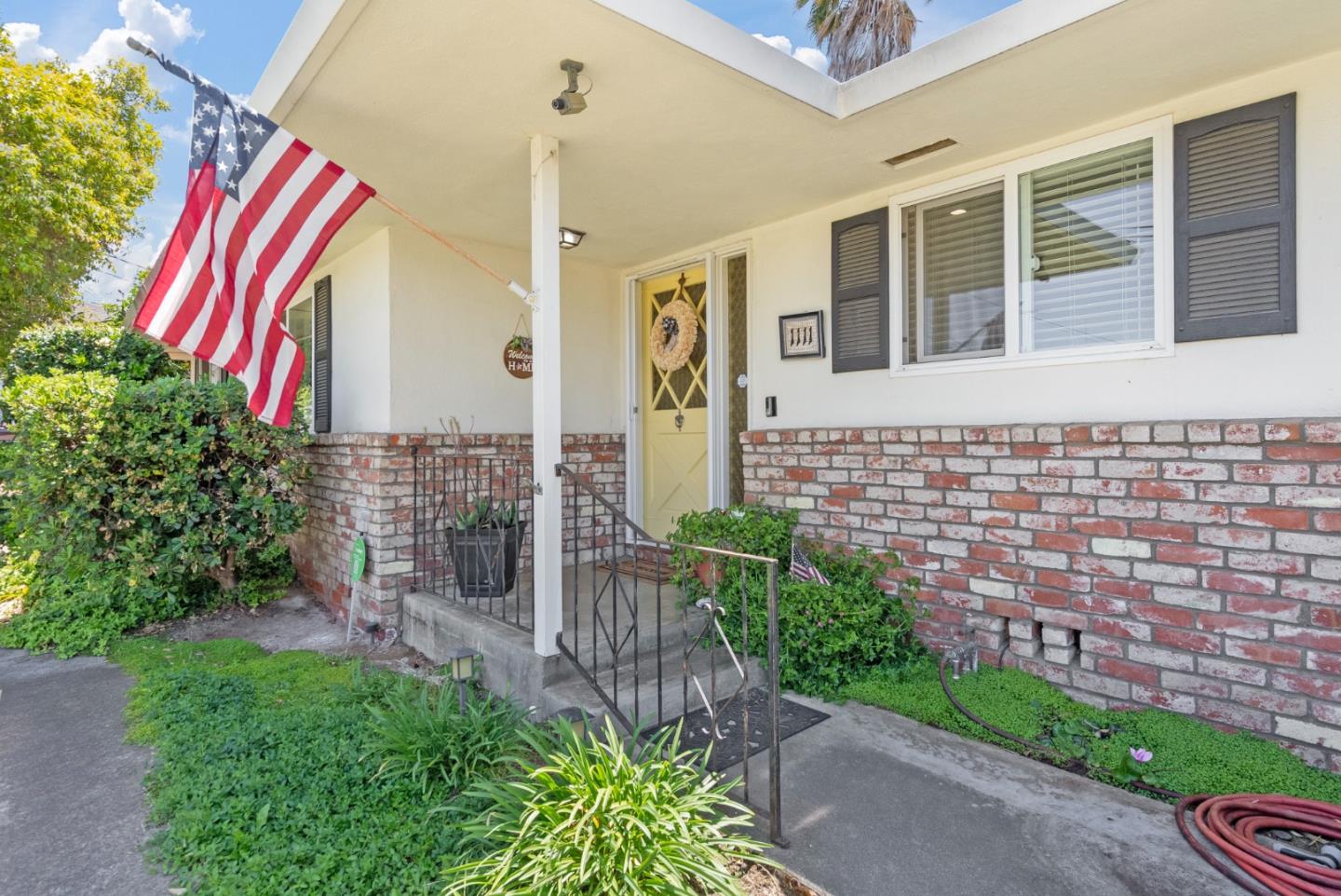 Detail Gallery Image 9 of 52 For 1111 Westward Dr, Hollister,  CA 95023 - 3 Beds | 2 Baths