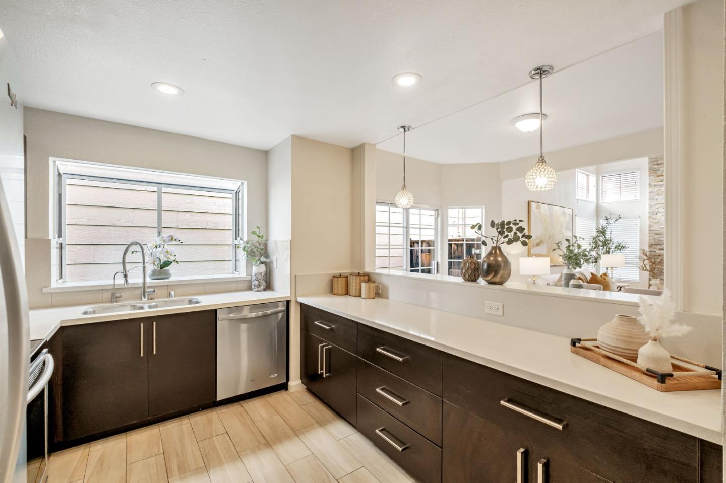 Detail Gallery Image 2 of 37 For 39725 Potrero Dr, Newark,  CA 94560 - 2 Beds | 2 Baths
