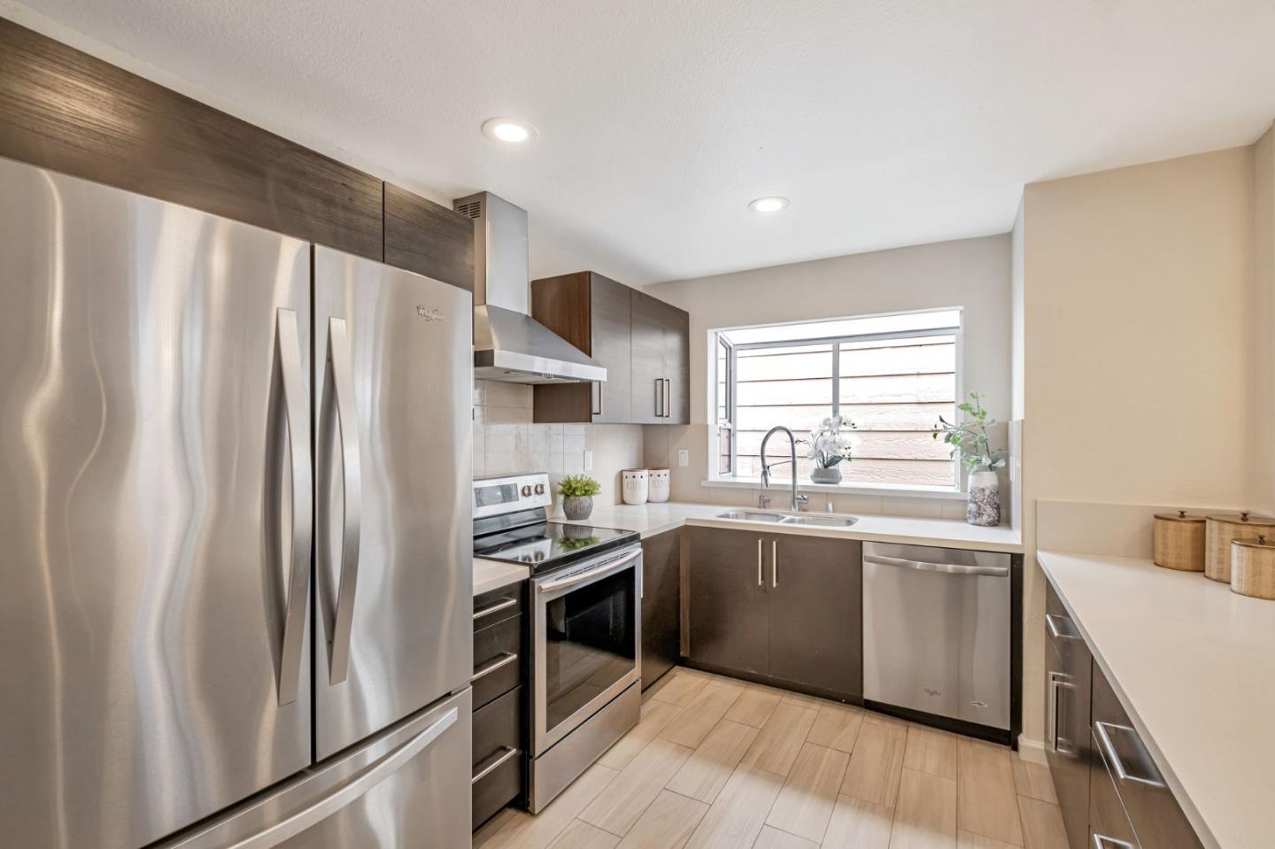 Detail Gallery Image 5 of 37 For 39725 Potrero Dr, Newark,  CA 94560 - 2 Beds | 2 Baths