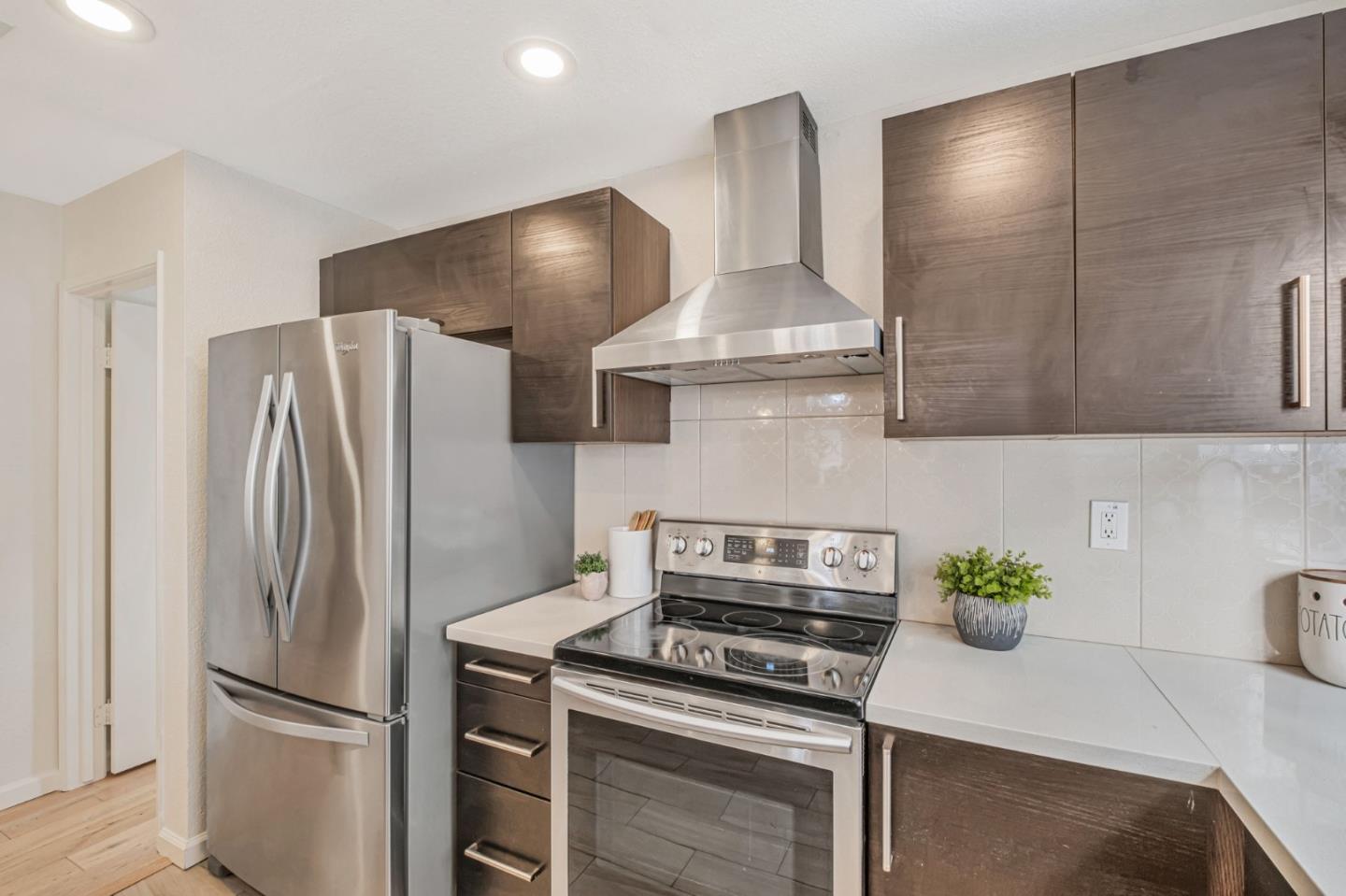 Detail Gallery Image 7 of 37 For 39725 Potrero Dr, Newark,  CA 94560 - 2 Beds | 2 Baths