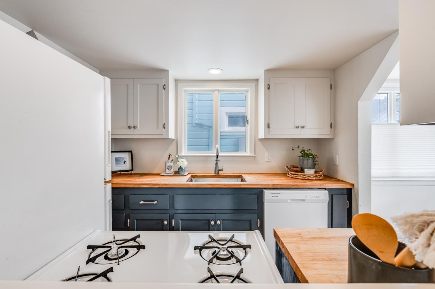 Detail Gallery Image 10 of 44 For 219 San Jose Ave, Capitola,  CA 95010 - – Beds | – Baths