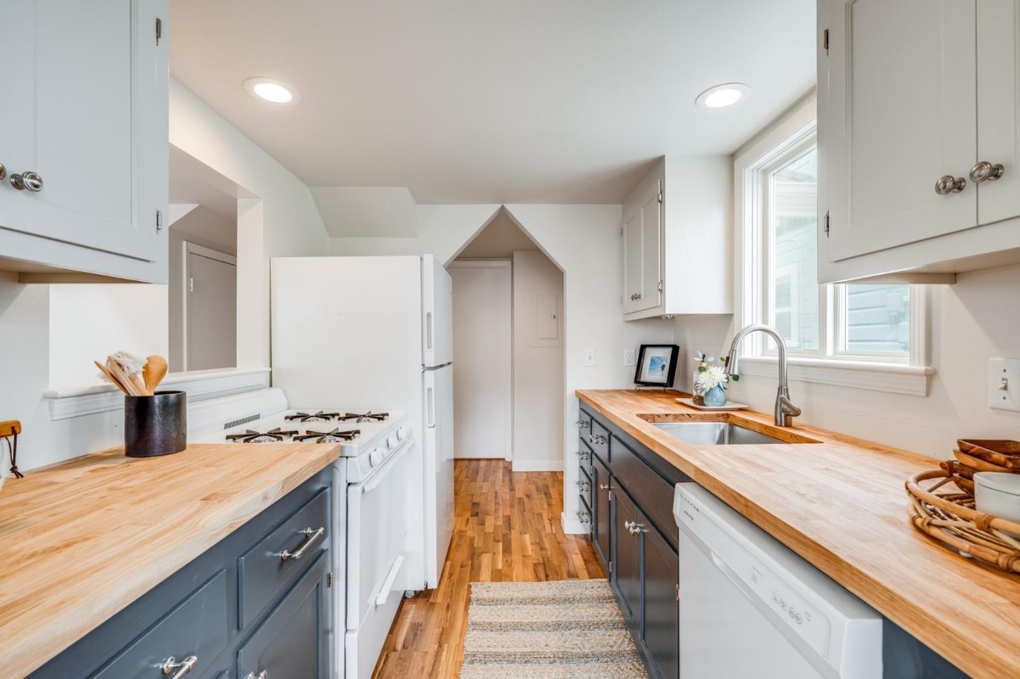 Detail Gallery Image 12 of 44 For 219 San Jose Ave, Capitola,  CA 95010 - – Beds | – Baths
