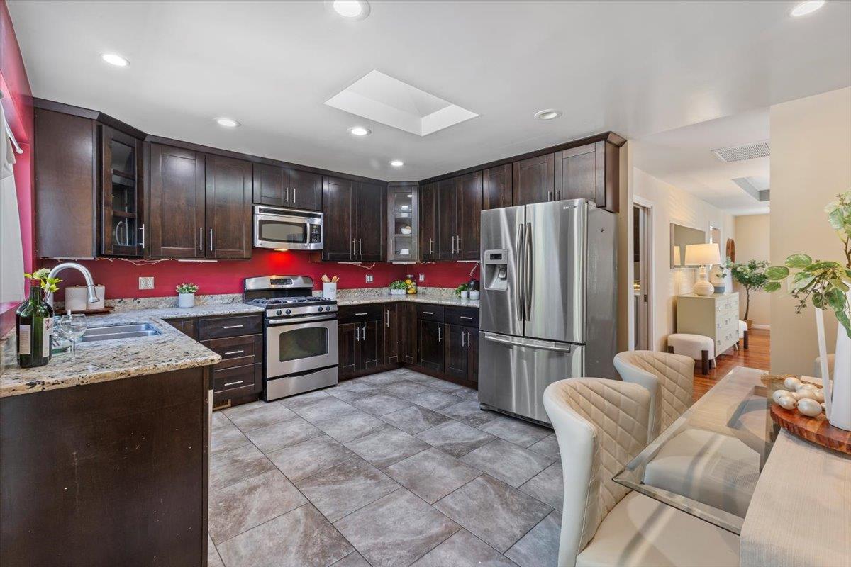 Detail Gallery Image 7 of 23 For 1403 Hudson St, Redwood City,  CA 94061 - 3 Beds | 2 Baths
