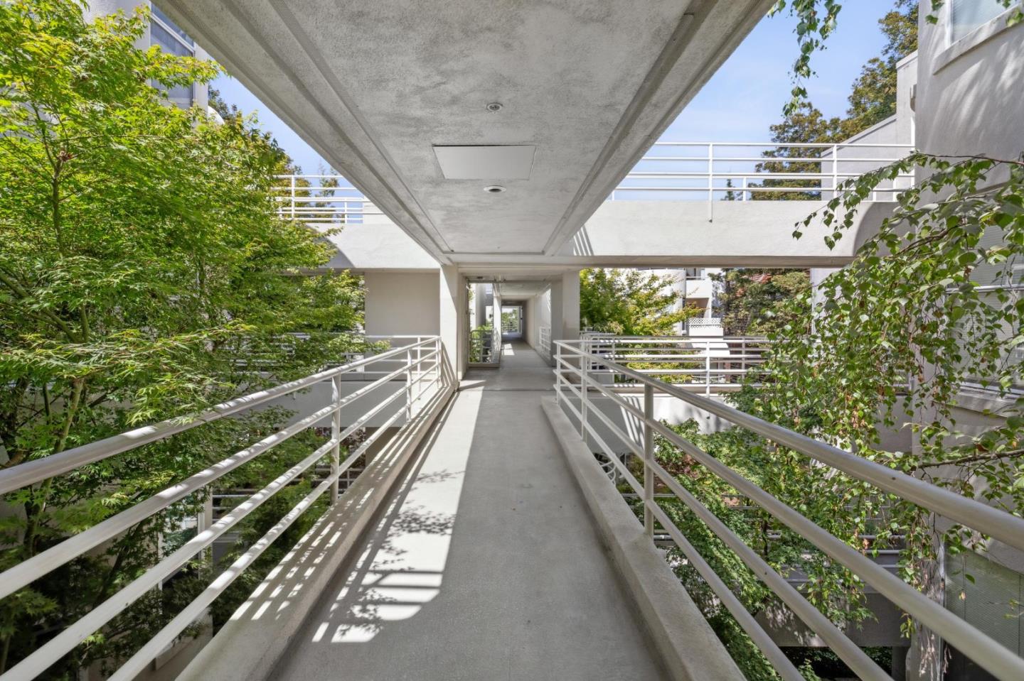 Detail Gallery Image 6 of 27 For 425 Alma St #309,  Palo Alto,  CA 94301 - 2 Beds | 2 Baths