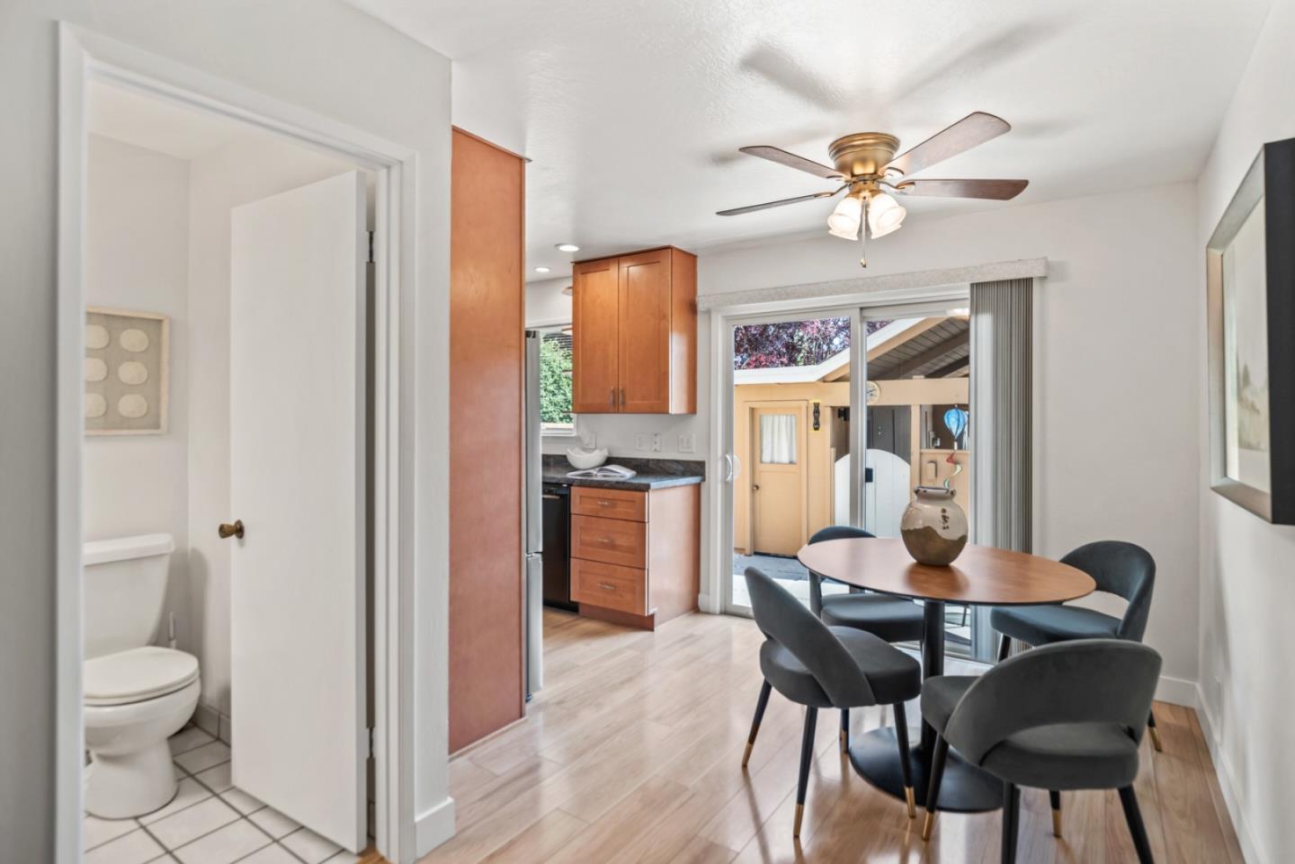Detail Gallery Image 10 of 39 For 26 Saw Mill Ct, Mountain View,  CA 94043 - 3 Beds | 2/1 Baths