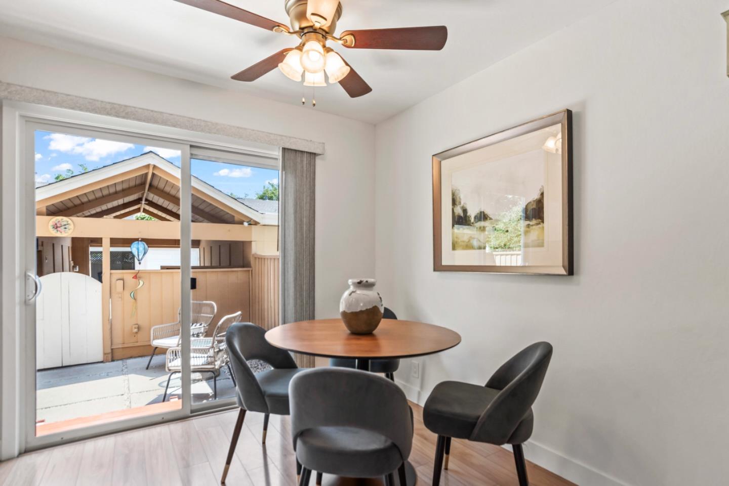 Detail Gallery Image 11 of 39 For 26 Saw Mill Ct, Mountain View,  CA 94043 - 3 Beds | 2/1 Baths