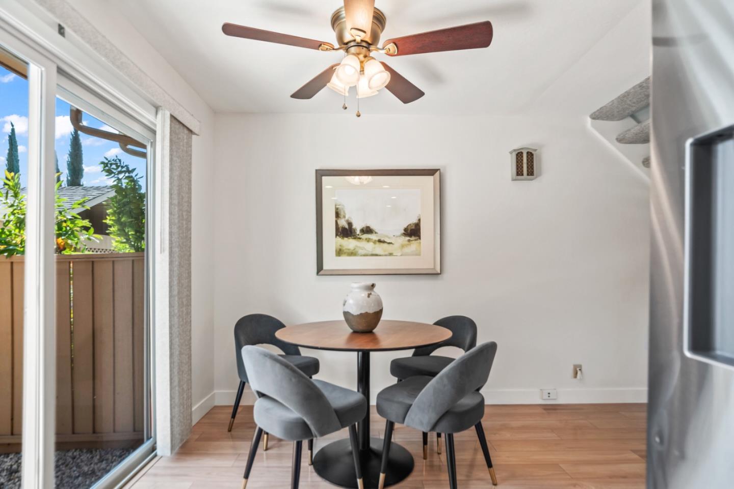 Detail Gallery Image 12 of 39 For 26 Saw Mill Ct, Mountain View,  CA 94043 - 3 Beds | 2/1 Baths