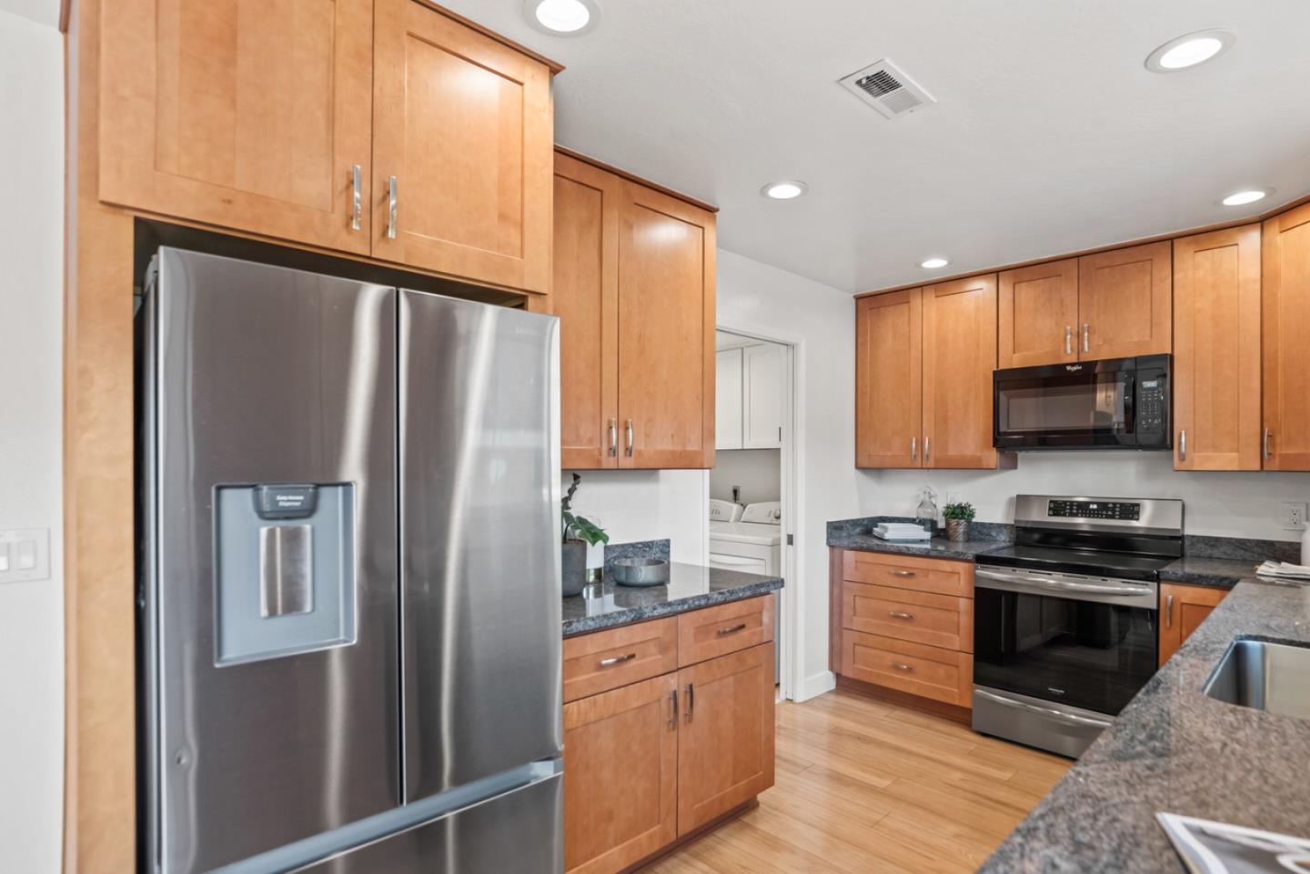 Detail Gallery Image 14 of 39 For 26 Saw Mill Ct, Mountain View,  CA 94043 - 3 Beds | 2/1 Baths