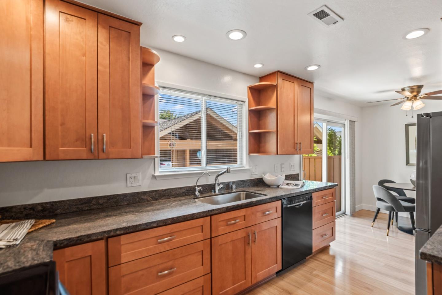 Detail Gallery Image 16 of 39 For 26 Saw Mill Ct, Mountain View,  CA 94043 - 3 Beds | 2/1 Baths