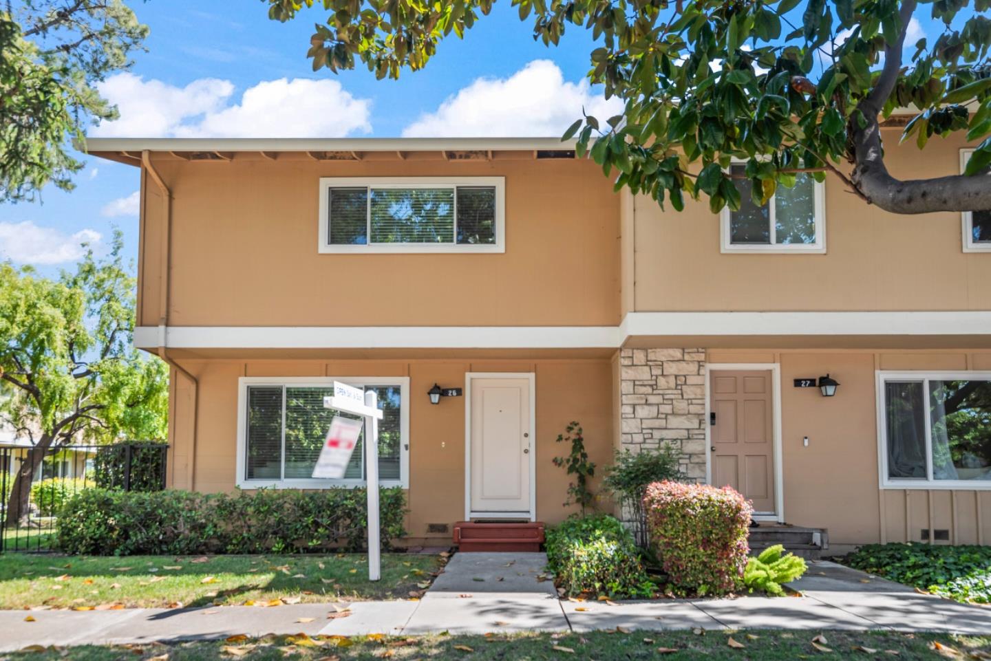 Detail Gallery Image 2 of 39 For 26 Saw Mill Ct, Mountain View,  CA 94043 - 3 Beds | 2/1 Baths