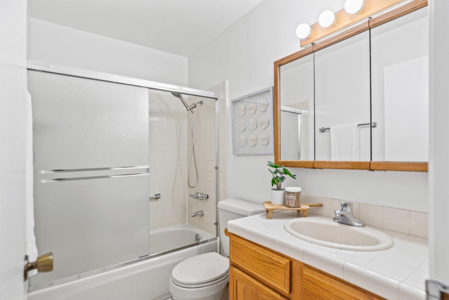 Detail Gallery Image 27 of 39 For 26 Saw Mill Ct, Mountain View,  CA 94043 - 3 Beds | 2/1 Baths