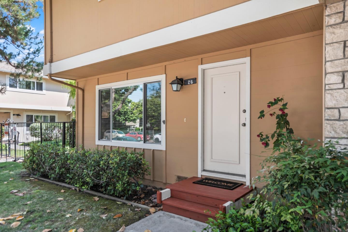 Detail Gallery Image 3 of 39 For 26 Saw Mill Ct, Mountain View,  CA 94043 - 3 Beds | 2/1 Baths