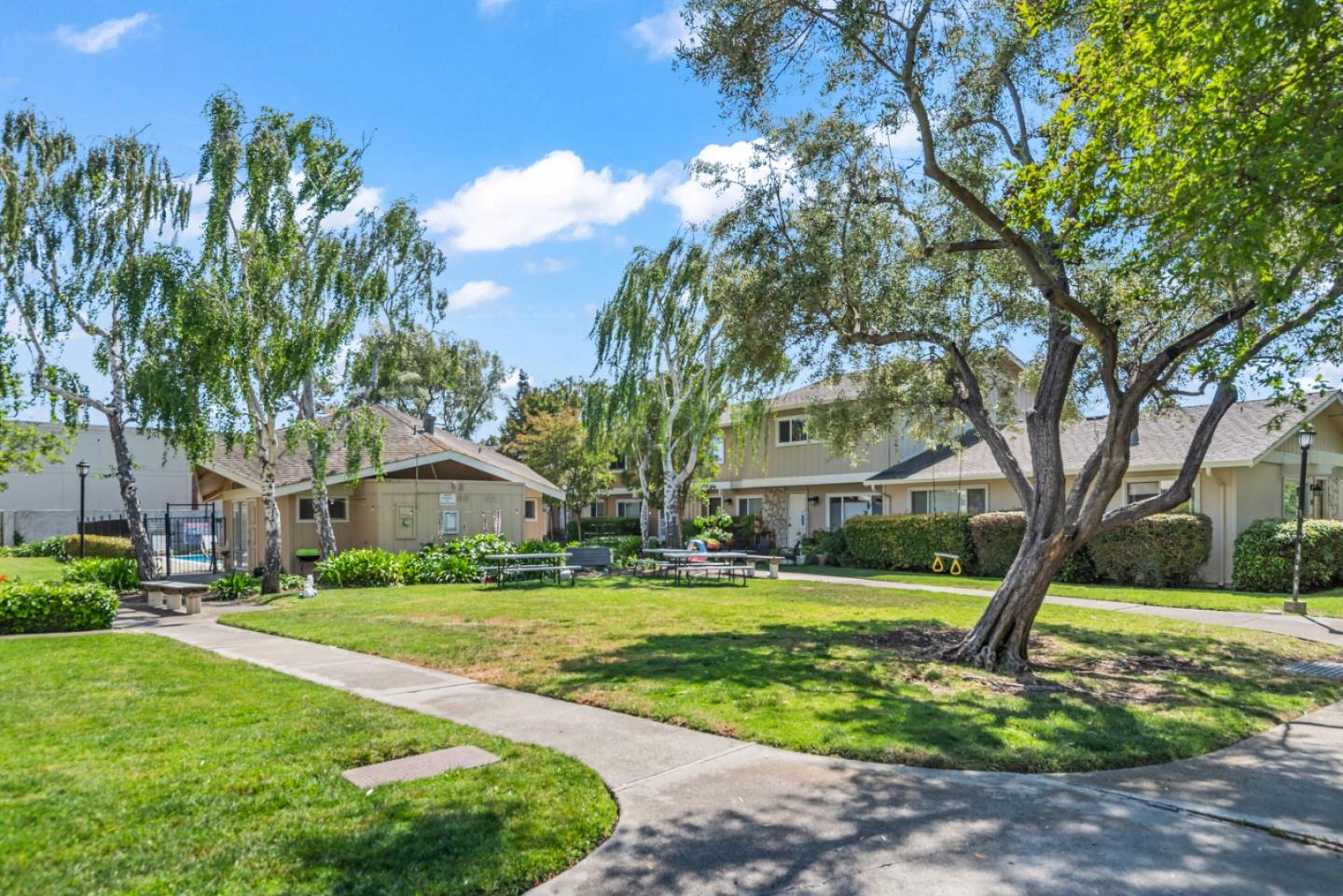 Detail Gallery Image 35 of 39 For 26 Saw Mill Ct, Mountain View,  CA 94043 - 3 Beds | 2/1 Baths
