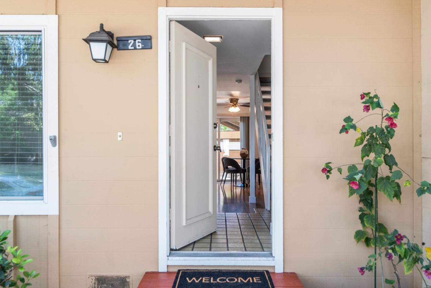 Detail Gallery Image 4 of 39 For 26 Saw Mill Ct, Mountain View,  CA 94043 - 3 Beds | 2/1 Baths