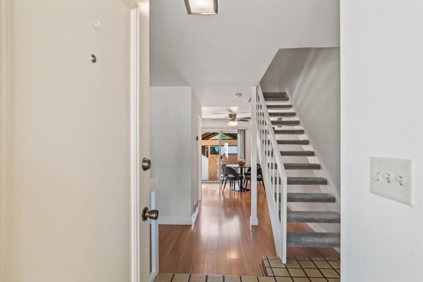 Detail Gallery Image 5 of 39 For 26 Saw Mill Ct, Mountain View,  CA 94043 - 3 Beds | 2/1 Baths