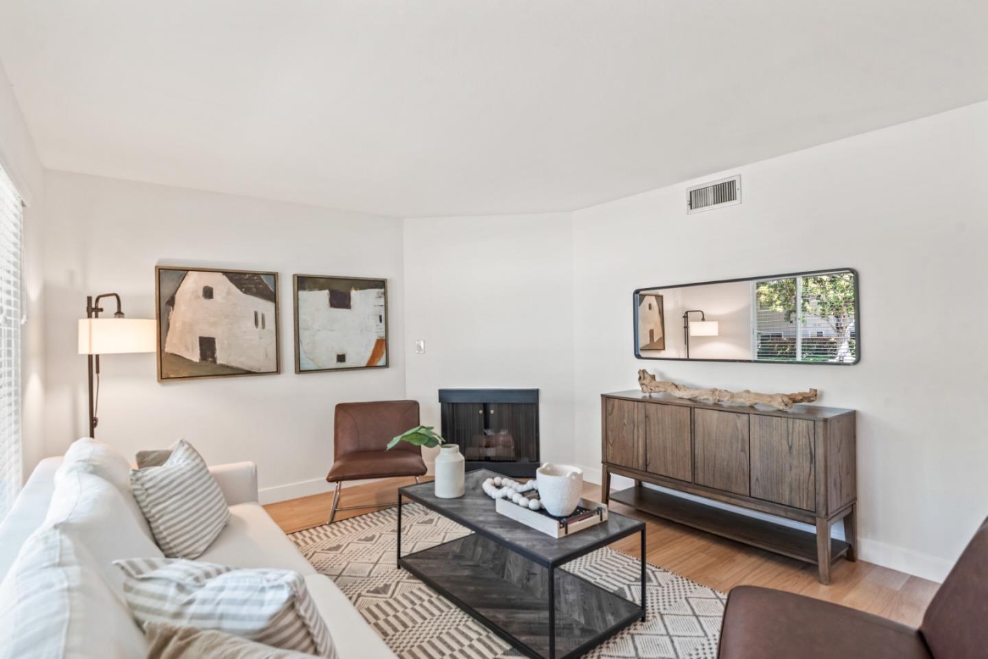 Detail Gallery Image 7 of 39 For 26 Saw Mill Ct, Mountain View,  CA 94043 - 3 Beds | 2/1 Baths