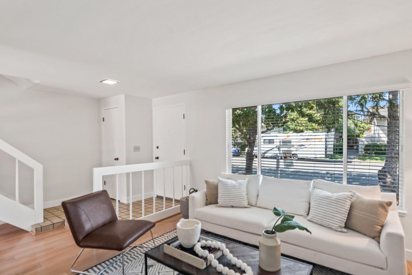 Detail Gallery Image 8 of 39 For 26 Saw Mill Ct, Mountain View,  CA 94043 - 3 Beds | 2/1 Baths