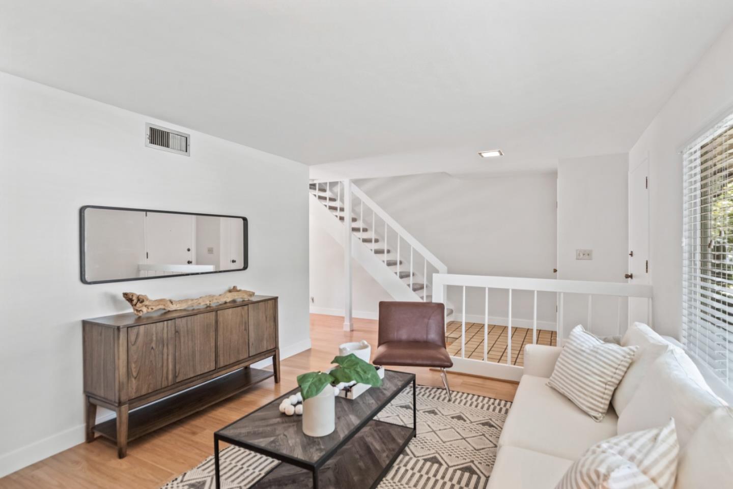 Detail Gallery Image 9 of 39 For 26 Saw Mill Ct, Mountain View,  CA 94043 - 3 Beds | 2/1 Baths