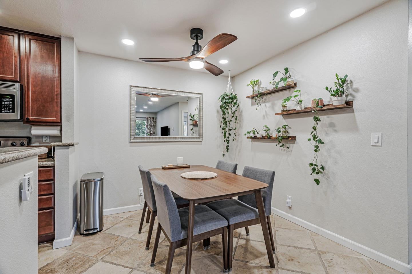 Detail Gallery Image 10 of 41 For 734 Teatree Ct, San Jose,  CA 95128 - 2 Beds | 2 Baths
