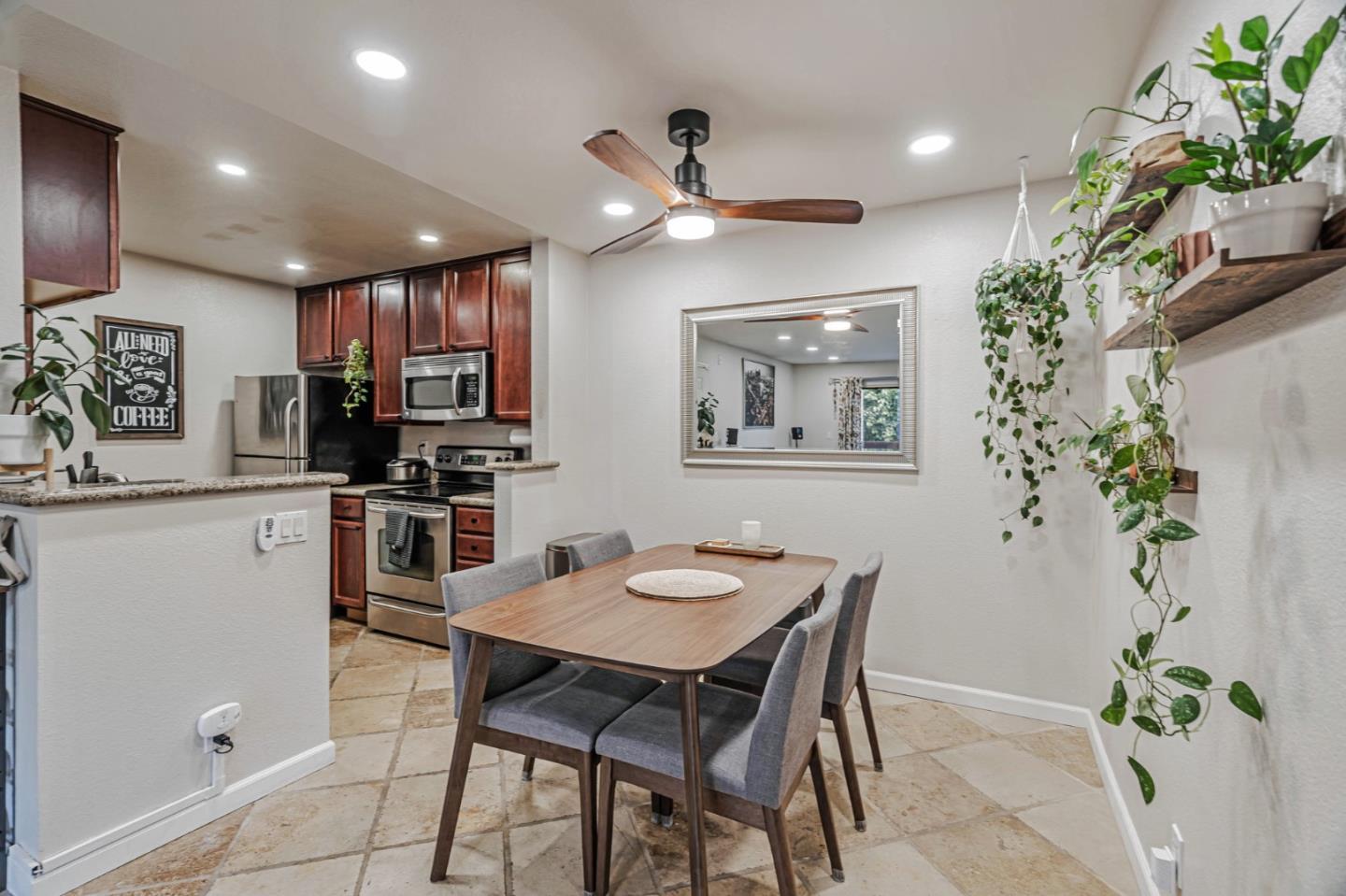 Detail Gallery Image 11 of 41 For 734 Teatree Ct, San Jose,  CA 95128 - 2 Beds | 2 Baths