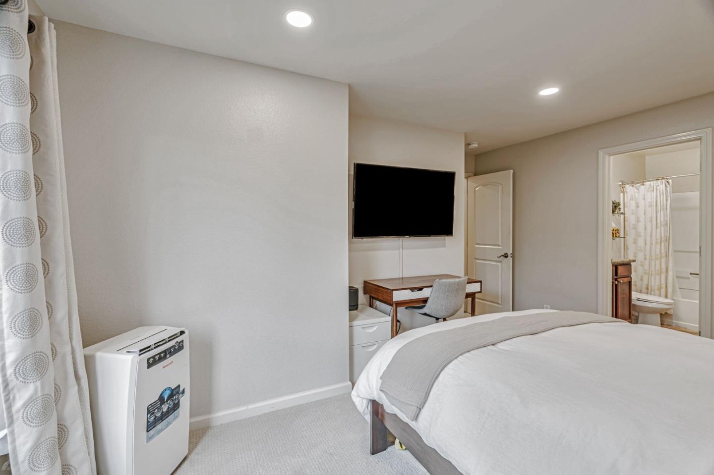 Detail Gallery Image 18 of 41 For 734 Teatree Ct, San Jose,  CA 95128 - 2 Beds | 2 Baths