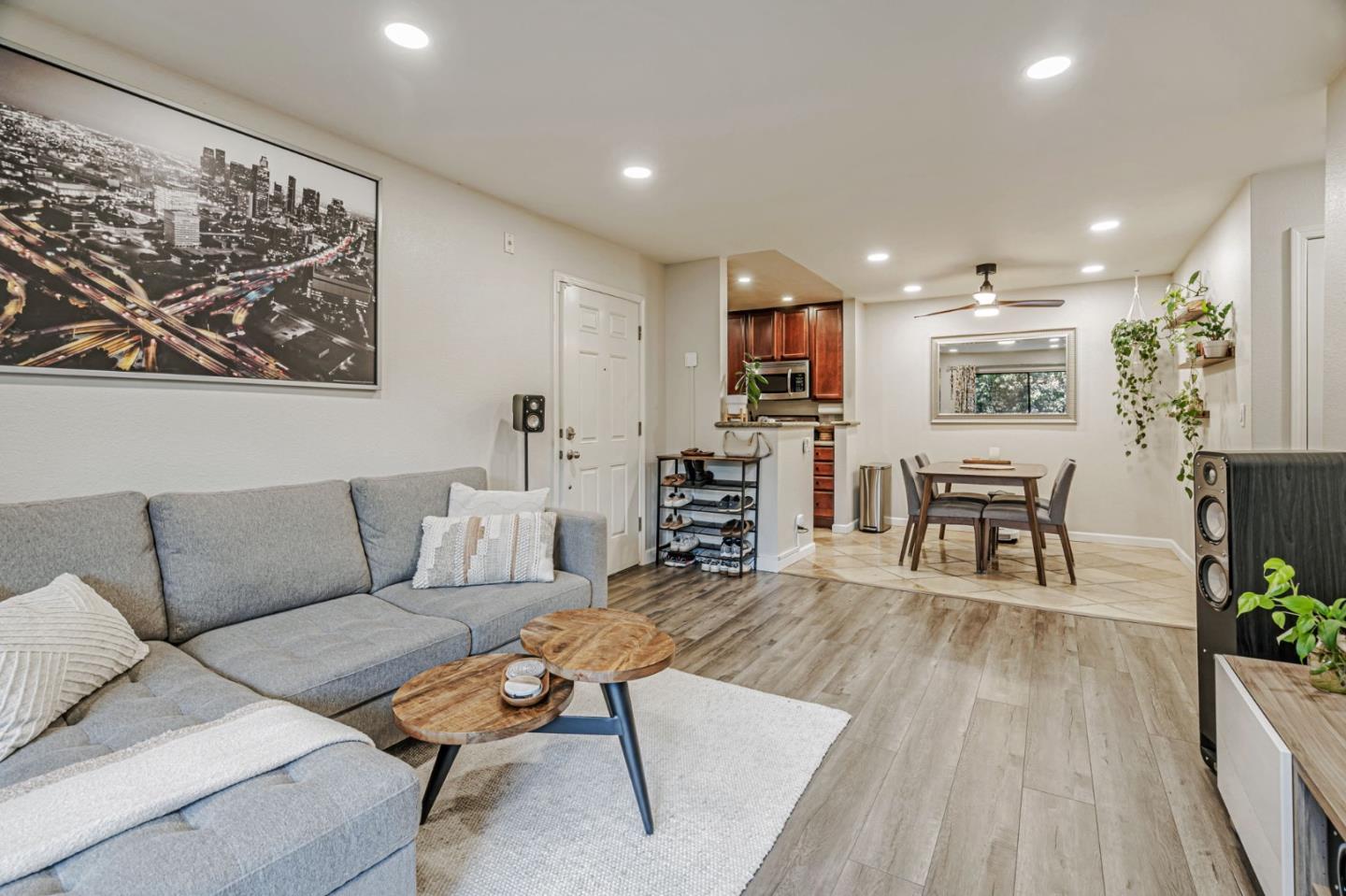 Detail Gallery Image 3 of 41 For 734 Teatree Ct, San Jose,  CA 95128 - 2 Beds | 2 Baths