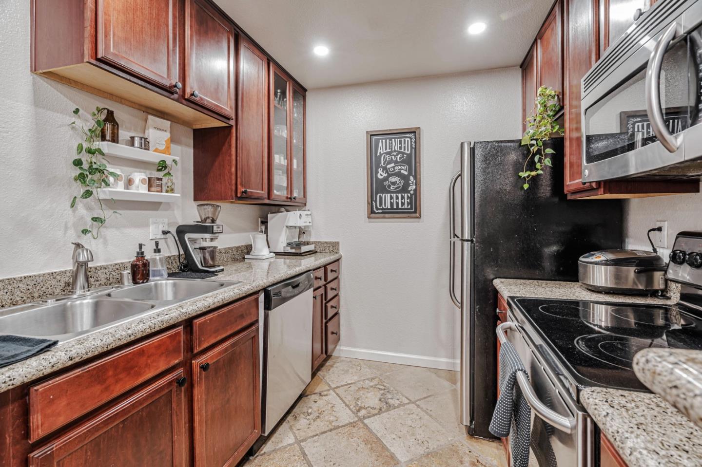 Detail Gallery Image 5 of 41 For 734 Teatree Ct, San Jose,  CA 95128 - 2 Beds | 2 Baths