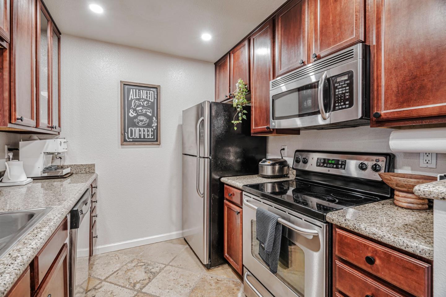 Detail Gallery Image 6 of 41 For 734 Teatree Ct, San Jose,  CA 95128 - 2 Beds | 2 Baths
