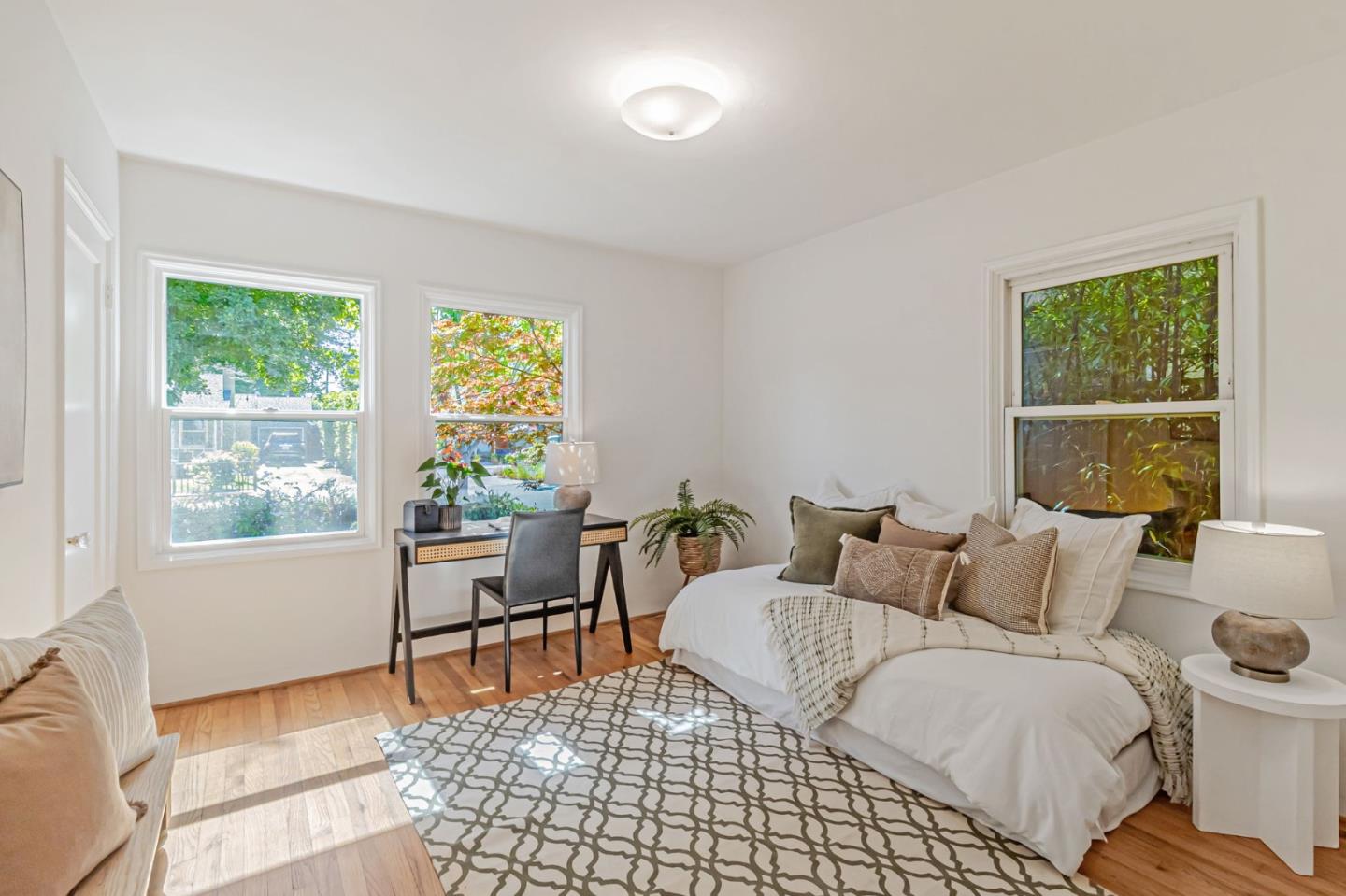 Detail Gallery Image 10 of 15 For 1045 Almanor Ave, Menlo Park,  CA 94025 - 2 Beds | 1 Baths