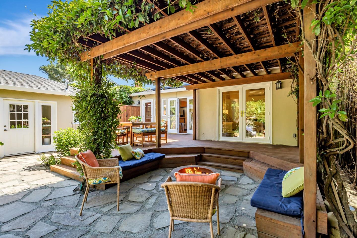 Detail Gallery Image 13 of 15 For 1045 Almanor Ave, Menlo Park,  CA 94025 - 2 Beds | 1 Baths