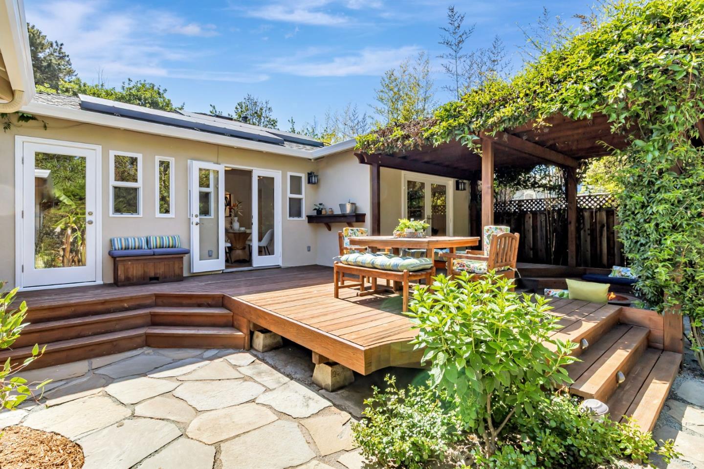 Detail Gallery Image 14 of 15 For 1045 Almanor Ave, Menlo Park,  CA 94025 - 2 Beds | 1 Baths