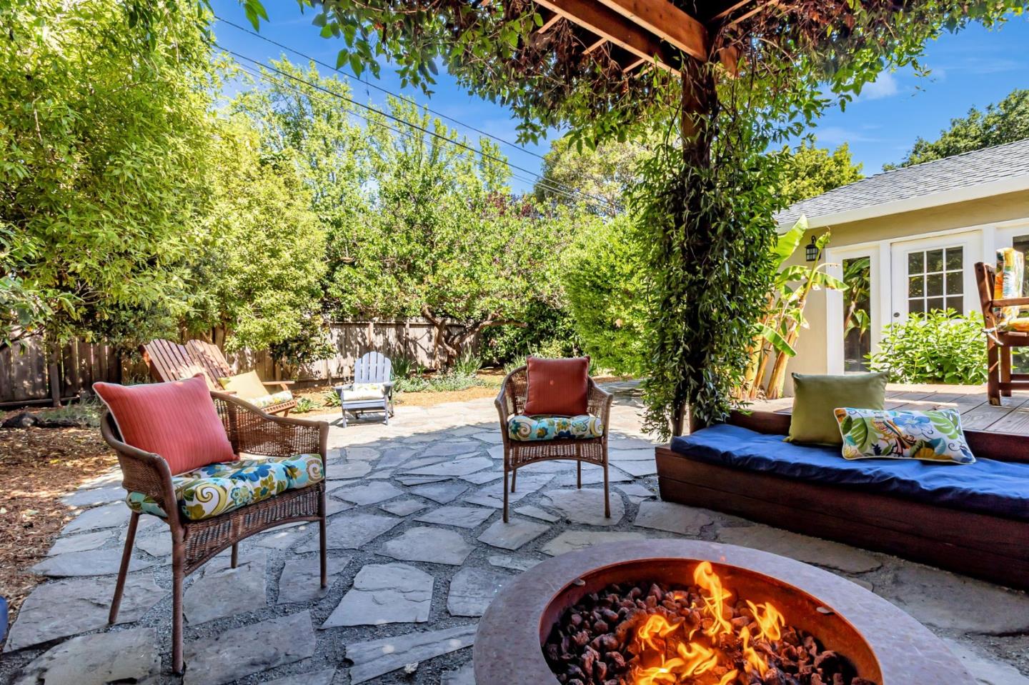 Detail Gallery Image 15 of 15 For 1045 Almanor Ave, Menlo Park,  CA 94025 - 2 Beds | 1 Baths