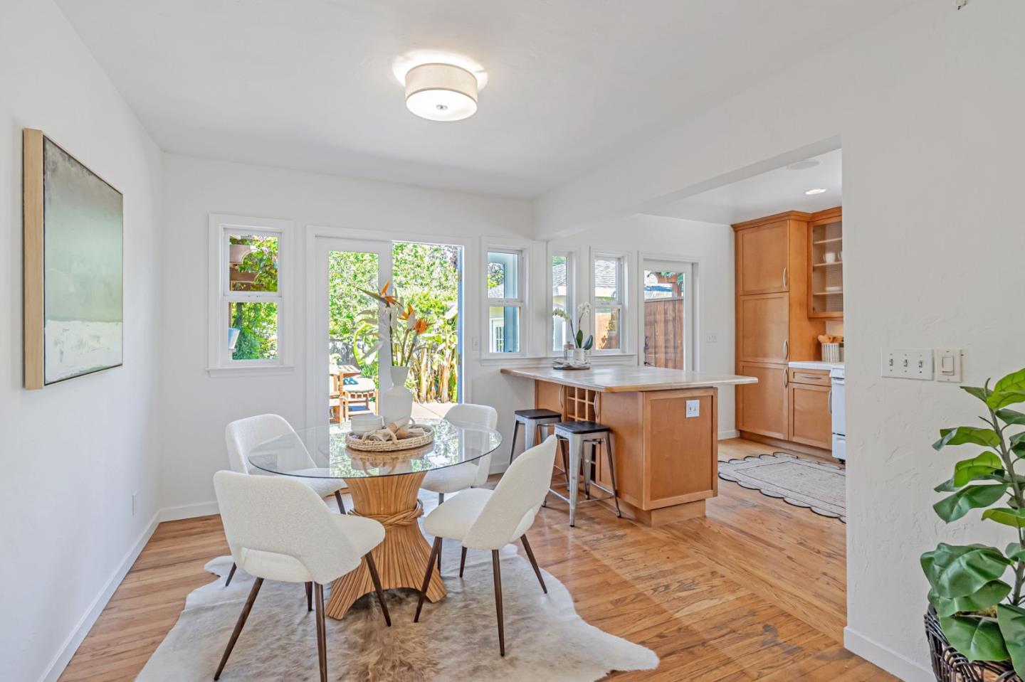 Detail Gallery Image 6 of 15 For 1045 Almanor Ave, Menlo Park,  CA 94025 - 2 Beds | 1 Baths